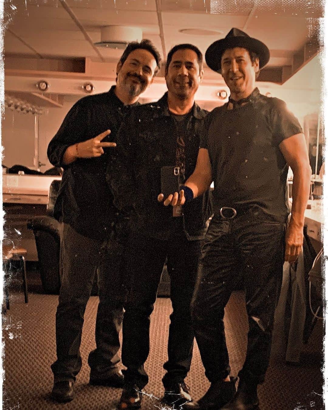 ロブ・モローのインスタグラム：「In dressing room w/these rockstars before kicking it up @napafilmfest gala. Great night/Great crowd/Great party @carloscostamusic @gonzodrummer75 #NVFF19 #robmorrowband (@bluenotenapa tonight 8p)」