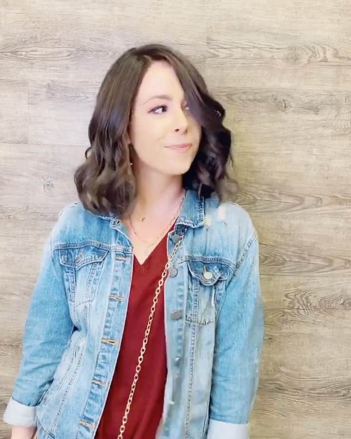 Tracy and Stefanieのインスタグラム：「Happy Sunday!! New hair, who dis?👩🏻 BTW if you didn’t know we’re on @tiktok!! Follow us @eleventhgorgeous! PS we also uploaded a @YouTube video today!! 👍🏻」
