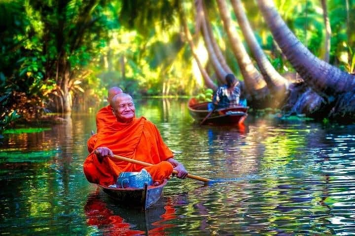 タイ国政府観光庁さんのインスタグラム写真 - (タイ国政府観光庁Instagram)「⠀ ／⠀ サムットソンクラームの運河から⠀ おはようございます☀️⠀ ＼⠀ ⠀ タイ湾に面したメークローン川の河口があることから、昔から水運の要所として発展したサムットソンクラームでは、今でも運河を利用して暮らす人々が多くいます🚣✨⠀ ⠀ 今週も1週間、がんばりましょう☺️⠀ ⠀ #今週も頑張ろう #タイ #サムットソンクラーム #運河 #朝の風景 #こんなタイ知らなかった #タイを知りつくす #旅好きな人と繋がりたい #旅行好きな人と繋がりたい #海外旅行 #thailand #samutsongkhram #canal #amazingthailand #thailandtravel #thailandtrip #thai #thaistagram #lovethailand #thainess #localexperience #genic_thailand」11月18日 8時00分 - amazingthailandjp