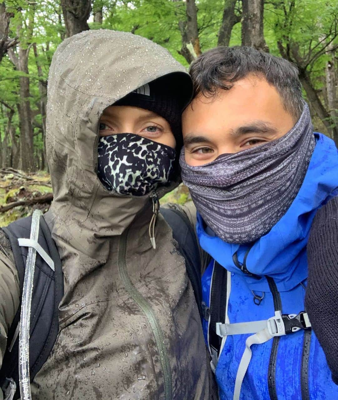 Zanna Van Dijkさんのインスタグラム写真 - (Zanna Van DijkInstagram)「Patagonia Day One 🏔✅ Now I see why people say you can experience all four seasons in a day here! Mother Nature threw us a challenge in the form of strong wind and heavy rain 🌧 But as my mum would say - “there’s no such thing as bad weather, just bad clothing choices” (wise words @yorkshirehelen) 👏🏼 As a Yorkshire lass I wasn’t going to let a little rain stop me getting outdoors! So we wrapped up warm and headed off for a cheeky 20km hike through the mountains ⛰ I believe that we can’t control what happens to us but we can control our reactions. We could have chosen to stay inside but we braved the weather and ended up having an amazing time! Plus by about 2/3 of the way through our hike the rain stopped and the sun came out 🤩☀️ Fingers crossed the weather gods work in our favour tomorrow (as it’s going to be our anniversary!)🤞🏼❤️ #patagonia #elchalten #hikinggirl #girlswhohike #thegreatoutdoors #hiking #hikingcouple #cerrotorre」11月18日 3時11分 - zannavandijk