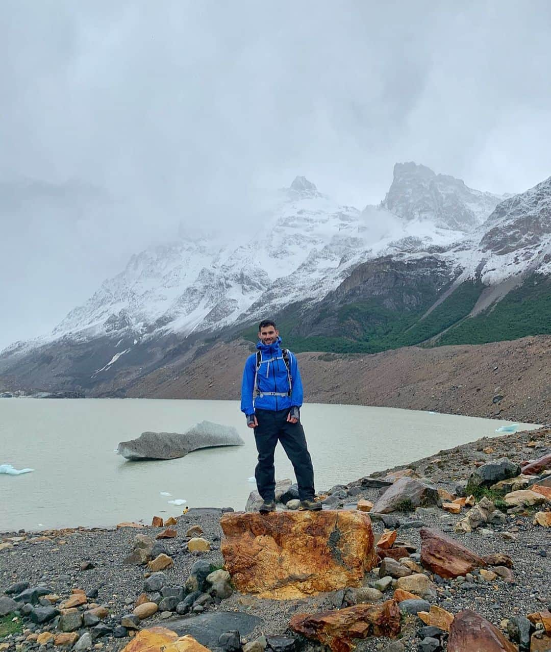 Zanna Van Dijkさんのインスタグラム写真 - (Zanna Van DijkInstagram)「Patagonia Day One 🏔✅ Now I see why people say you can experience all four seasons in a day here! Mother Nature threw us a challenge in the form of strong wind and heavy rain 🌧 But as my mum would say - “there’s no such thing as bad weather, just bad clothing choices” (wise words @yorkshirehelen) 👏🏼 As a Yorkshire lass I wasn’t going to let a little rain stop me getting outdoors! So we wrapped up warm and headed off for a cheeky 20km hike through the mountains ⛰ I believe that we can’t control what happens to us but we can control our reactions. We could have chosen to stay inside but we braved the weather and ended up having an amazing time! Plus by about 2/3 of the way through our hike the rain stopped and the sun came out 🤩☀️ Fingers crossed the weather gods work in our favour tomorrow (as it’s going to be our anniversary!)🤞🏼❤️ #patagonia #elchalten #hikinggirl #girlswhohike #thegreatoutdoors #hiking #hikingcouple #cerrotorre」11月18日 3時11分 - zannavandijk