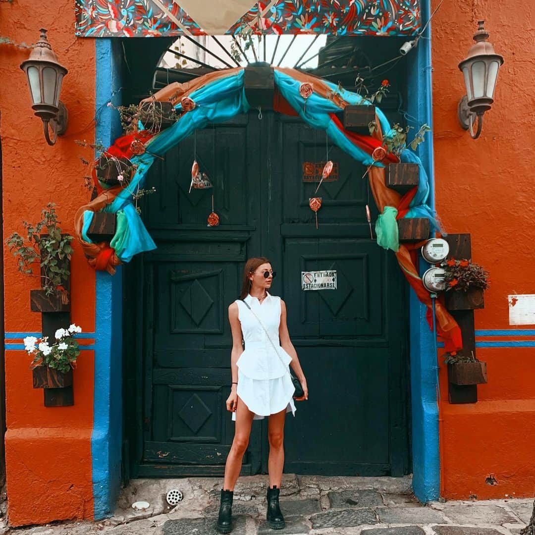 エレノア・カルダーさんのインスタグラム写真 - (エレノア・カルダーInstagram)「Had the best time exploring Mexico City. Found the coolest shops - @happeningstore @goodbyefolk @vintagehoestore 🖤」11月18日 3時49分 - eleanorcalder