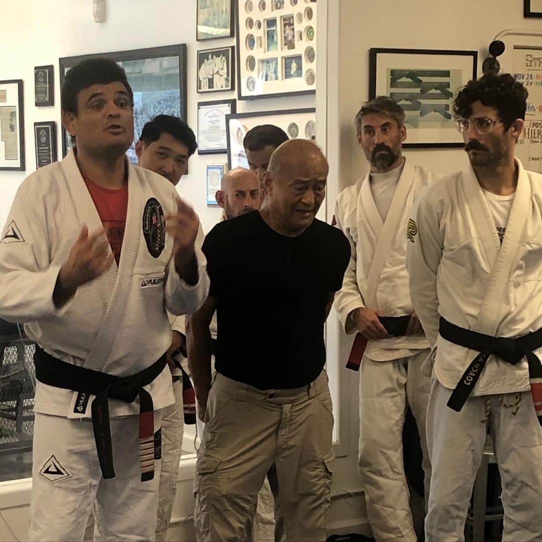 クラーク・グレッグのインスタグラム：「Always moving. The annual belt promotion ceremony at @streetsportsbjj RenatoMagno with legends @inosantodaniel @rogermachadobjj #RicoChapparelli #BJJ」