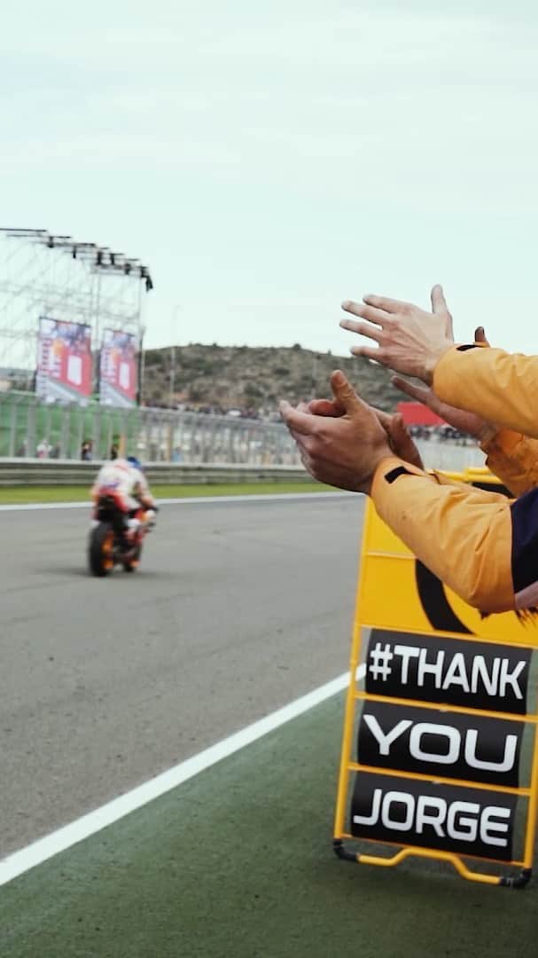 レプソル・ホンダのインスタグラム：「An incredible career comes to a close for @jorgelorenzo99 who leaves the @motogp World Championship as a great champion and a legend.」