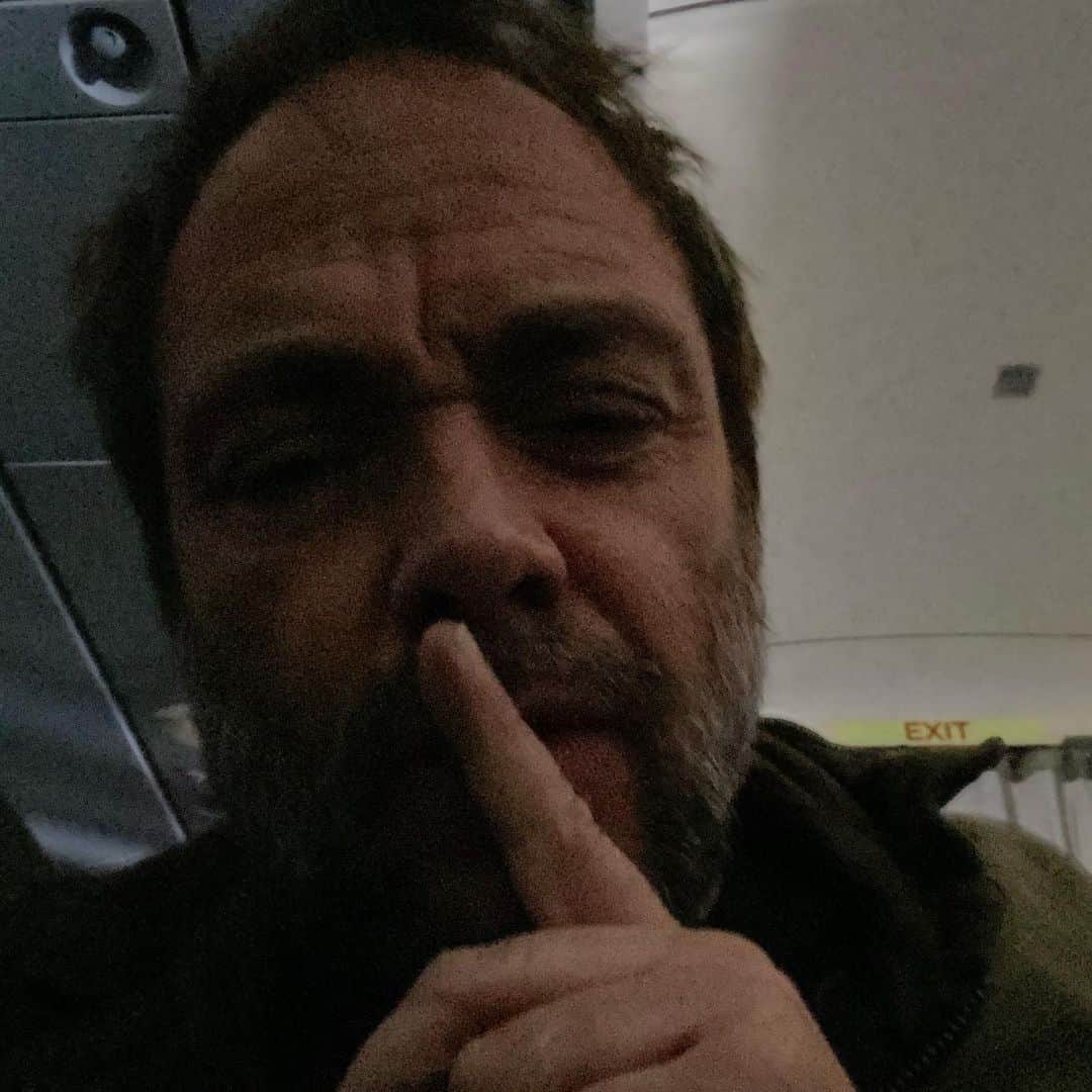 マーク・シェパードさんのインスタグラム写真 - (マーク・シェパードInstagram)「Shhhhhh. I’m on a plane!」11月18日 4時48分 - realmarksheppard