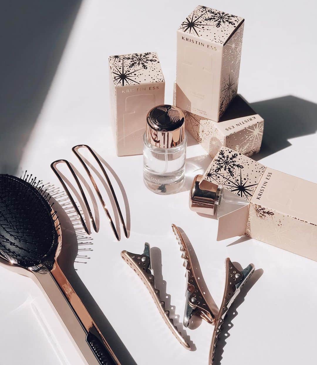 Kristin Essのインスタグラム：「Invite me to your Secret Santa sitch, people. You know what I’ll bring.」