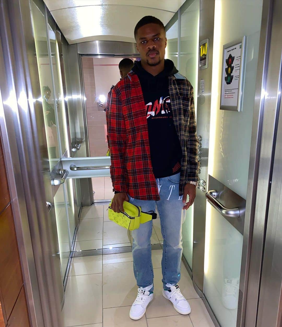 のインスタグラム：「Going up .. 🚀🪐」