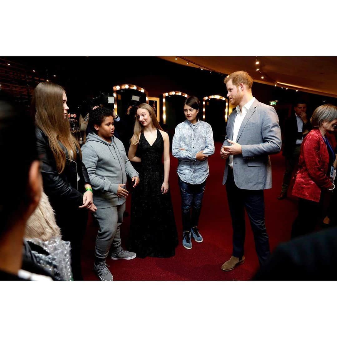 英ヘンリー王子夫妻さんのインスタグラム写真 - (英ヘンリー王子夫妻Instagram)「The Duke of Sussex attended the inaugural OnSide Awards at the @RoyalAlbertHall this evening, joining over 2,500 youth, volunteers and staff of @OnSideYZ.  These awards celebrate the young people who have gone above and beyond for their communities, many of whom have overcome the most challenging of circumstances.  With 13 Youth Zones around the UK and over 50,000 members, OnSide is making an incredible impact in some of the most deprived communities.  During visits to OnSide Youth Zones earlier this year, The Duke and Duchess had the chance to witness the impact these facilities are having – providing local youth with a safe space where they can learn new skills, develop lasting friendships and be part of a shared and supportive community. #OnSideAwards  Photo © PA / OnSide」11月18日 5時37分 - sussexroyal