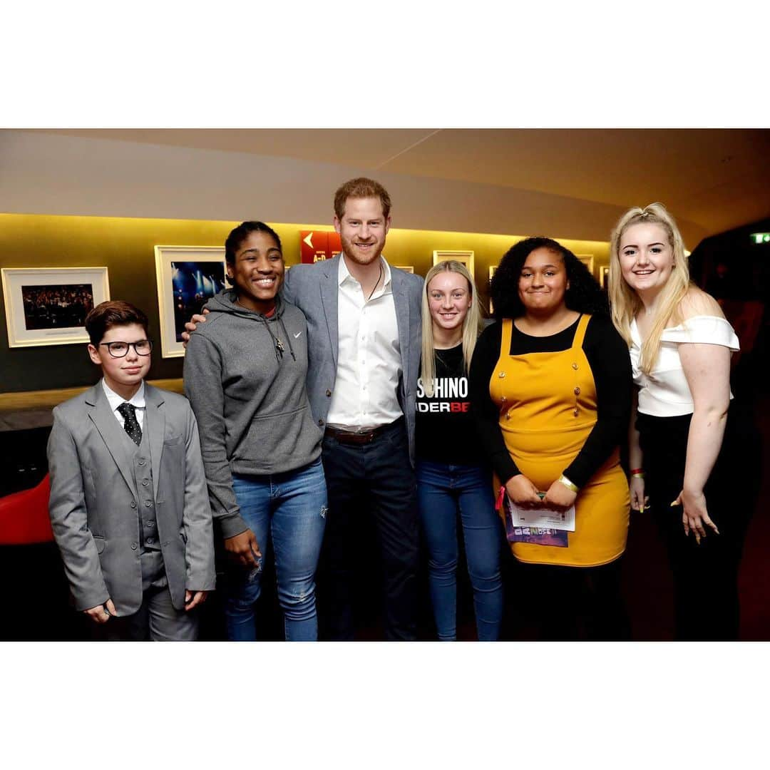 英ヘンリー王子夫妻さんのインスタグラム写真 - (英ヘンリー王子夫妻Instagram)「The Duke of Sussex attended the inaugural OnSide Awards at the @RoyalAlbertHall this evening, joining over 2,500 youth, volunteers and staff of @OnSideYZ.  These awards celebrate the young people who have gone above and beyond for their communities, many of whom have overcome the most challenging of circumstances.  With 13 Youth Zones around the UK and over 50,000 members, OnSide is making an incredible impact in some of the most deprived communities.  During visits to OnSide Youth Zones earlier this year, The Duke and Duchess had the chance to witness the impact these facilities are having – providing local youth with a safe space where they can learn new skills, develop lasting friendships and be part of a shared and supportive community. #OnSideAwards  Photo © PA / OnSide」11月18日 5時37分 - sussexroyal