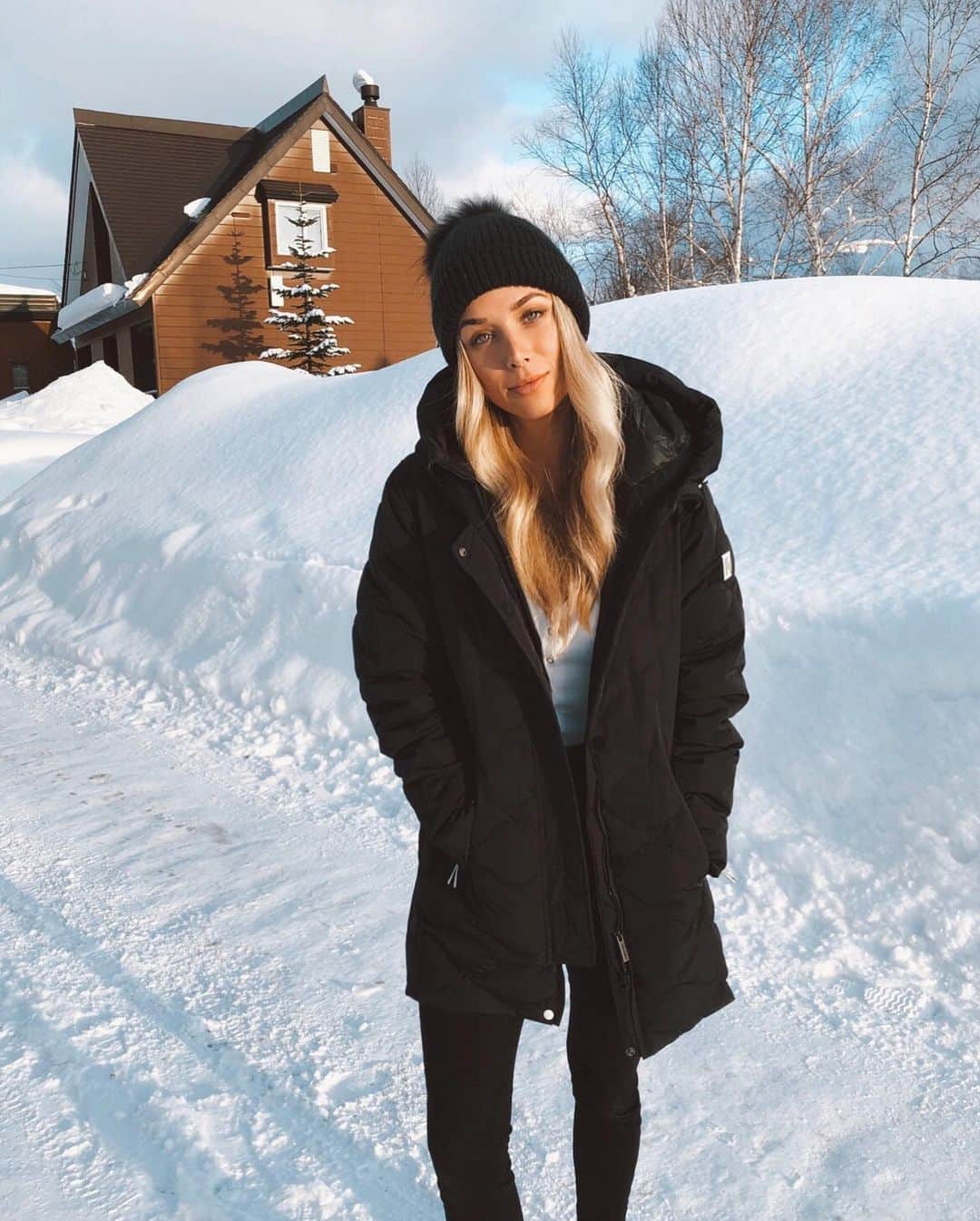 Daniella Graceさんのインスタグラム写真 - (Daniella GraceInstagram)「This girl is so ready to be back in her natural habitat.. ❄️❄️❄️ but first let me jump on a plane back to LA where it’s currently summer 🙄」11月18日 5時53分 - daniellagrace
