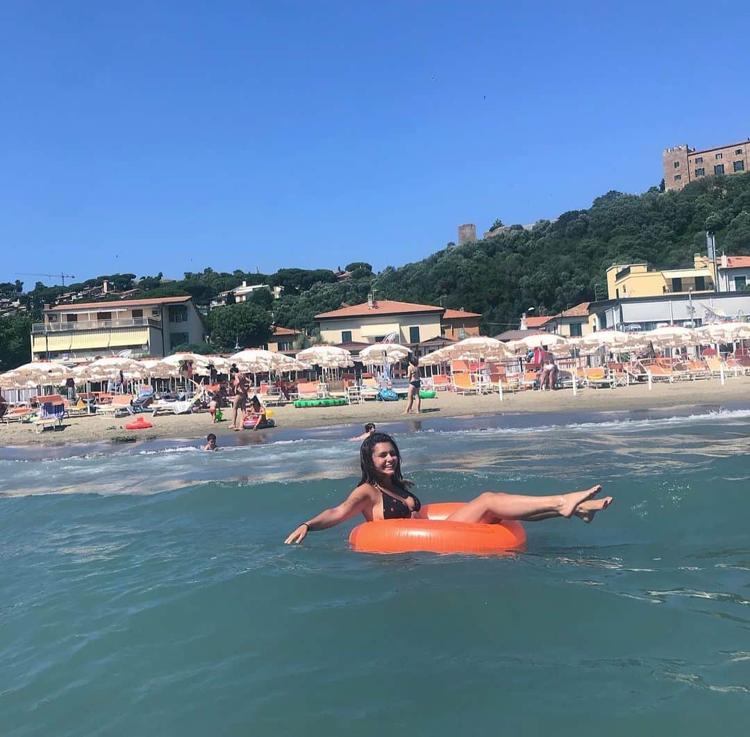 のインスタグラム：「When Mercury’s in retrograde & ur a water sign 🌊⚰️⚖️」