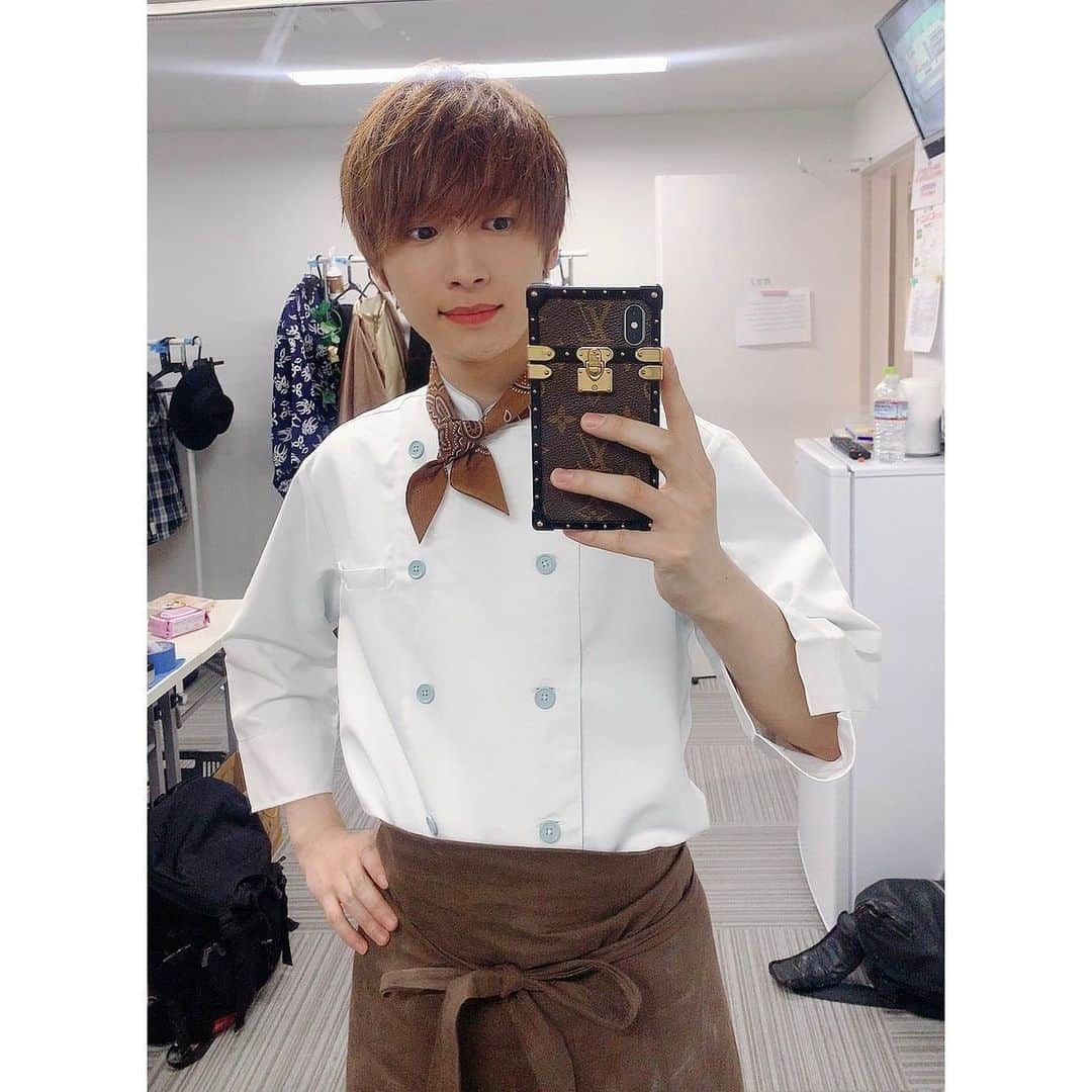 天野眞隆（ナオピー）さんのインスタグラム写真 - (天野眞隆（ナオピー）Instagram)「パン屋で働いてました！！ 舞台で笑 似合ってるかな？？ #パン屋 #パン屋さん #職人  #コスプレ #コスプレイヤー  #メンズファッション  #モデル #model #ファッション #タレント #芸能 #役者 #俳優 #職業イケメン  #ではない」11月14日 10時40分 - naotaka.amano