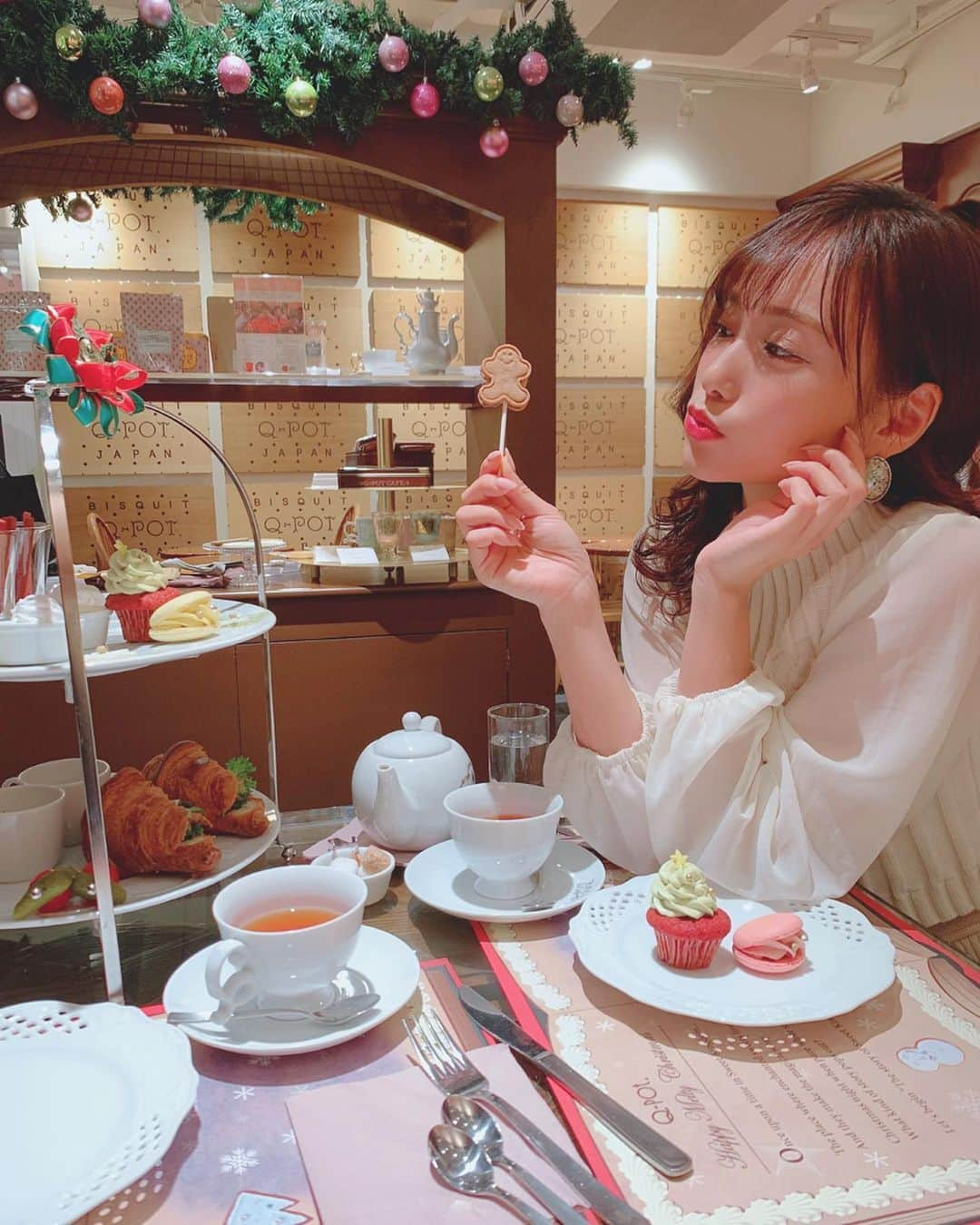 引地裕美さんのインスタグラム写真 - (引地裕美Instagram)「スワイプしてね❣️➠➠➠ . . Q-POT CAFEでアフタヌーンティー☕️❤️ . もういろんなところがクリスマスムードだよね🎄 . .  #引地裕美 #モデル #rq #レースクイーン #얼스타그램 #照片 #粉我  #qpotcafe #afternoontea #みんちゃんカフェ巡り #カフェ巡り」11月14日 9時10分 - yuumihikichi