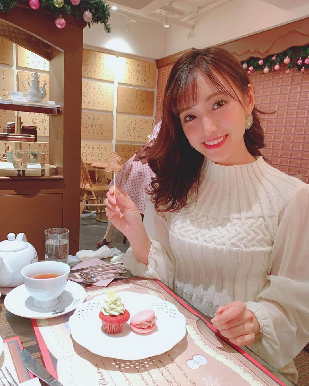 引地裕美さんのインスタグラム写真 - (引地裕美Instagram)「スワイプしてね❣️➠➠➠ . . Q-POT CAFEでアフタヌーンティー☕️❤️ . もういろんなところがクリスマスムードだよね🎄 . .  #引地裕美 #モデル #rq #レースクイーン #얼스타그램 #照片 #粉我  #qpotcafe #afternoontea #みんちゃんカフェ巡り #カフェ巡り」11月14日 9時10分 - yuumihikichi