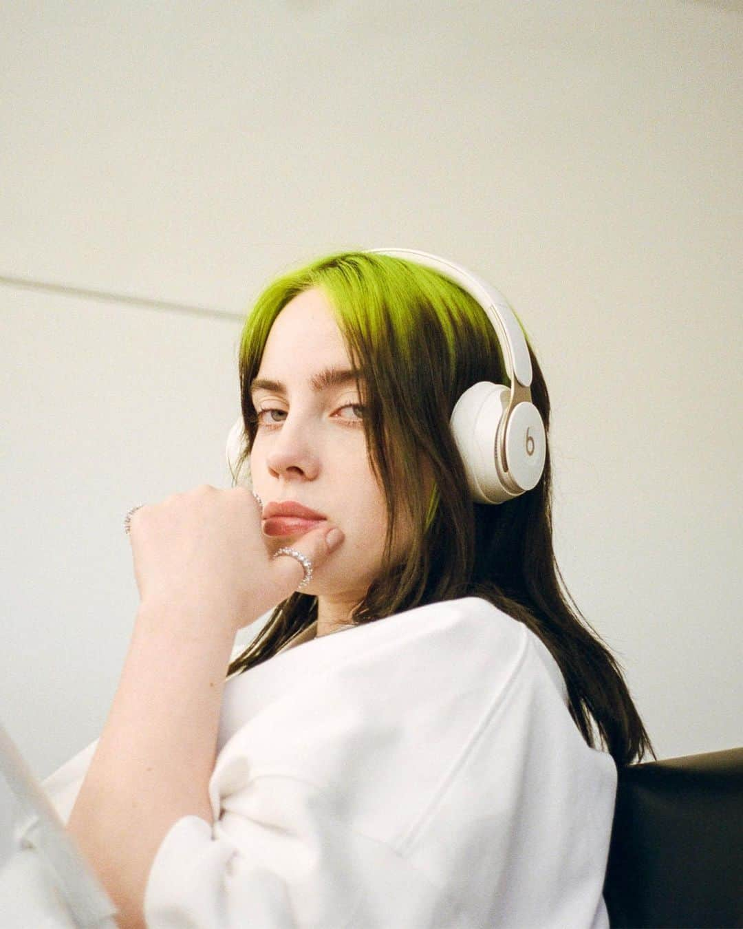 ビーツ・エレクトロニクスさんのインスタグラム写真 - (ビーツ・エレクトロニクスInstagram)「This New @Billieeilish Sounding Crazy 🎧🥺」11月14日 9時14分 - beatsbydre