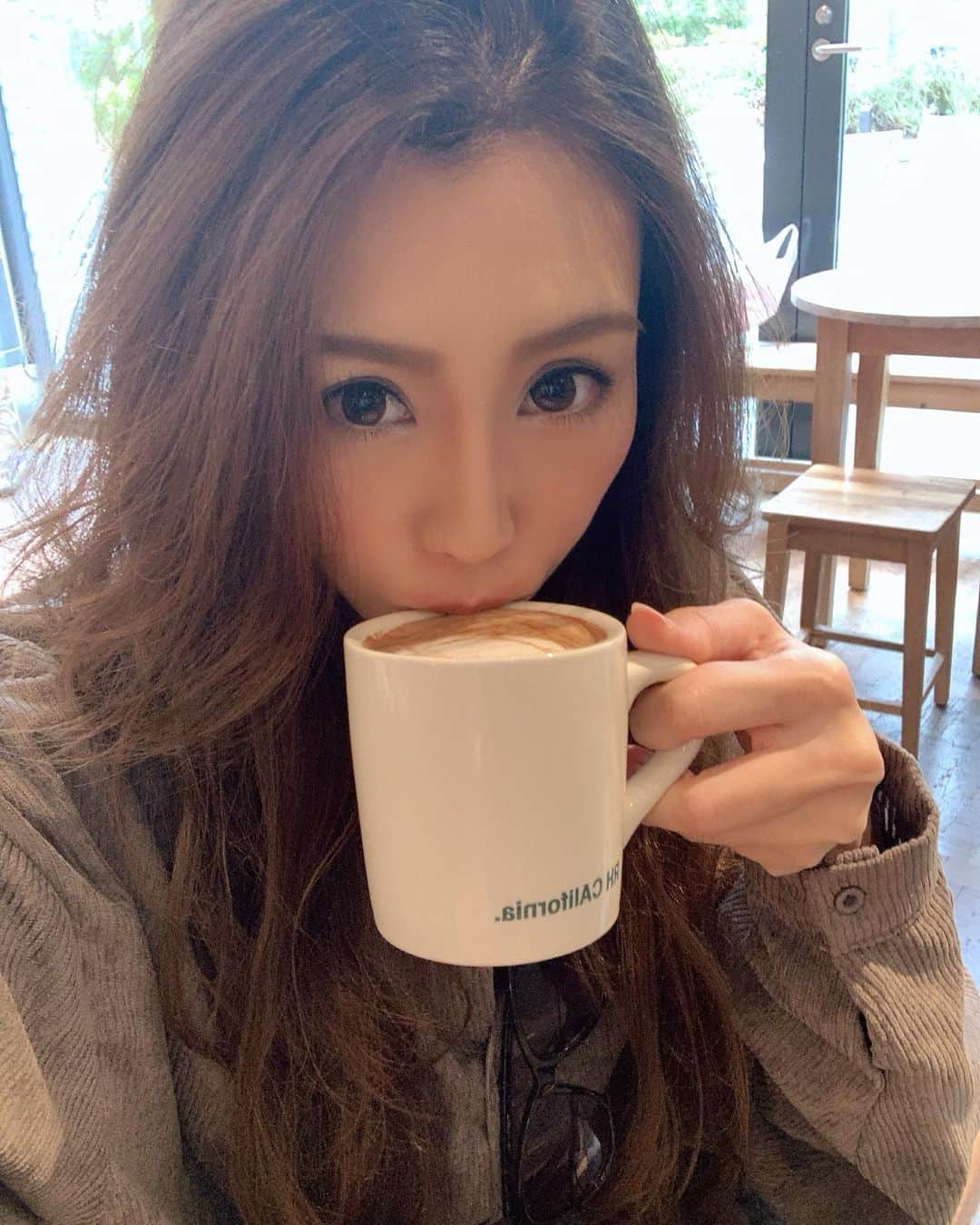 のインスタグラム：「. . 今日はお天気いいね☀️ 素敵な1日になりますように🌈 . When the weather is nice, I feel so good! Hope you have a wonderful day！！ . . #シングルマザー #シンママ #シンママライフ #女の子ママ #momlife #ronherman #ronhermancafe」