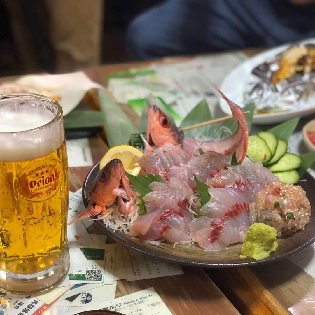 田中律子さんのインスタグラム写真 - (田中律子Instagram)「釣った魚は、美味しく調理されこんなんなりましたー🐟  グルクンは刺身となめろうと、唐揚げに🐟私てきには、グルクンは唐揚げがやっぱり好き❤️ サワラは、マース煮と西京焼きと、バター焼き🐟白身魚は沖縄ではバター焼きが人気です👏サワラもバター焼きが美味しくて1番人気でした☝️ 朝から釣り🎣して、夜は自分たちで釣った海の恵みをいただく🙏泡盛もぐぃぐぃすすんで、カリーな宴になりました😂  #okinawa  #沖縄 #釣りガール  #地球🌏って最高 #海の恵みに感謝  #savetheearth  #thanks」11月14日 9時58分 - ri2kotanaka