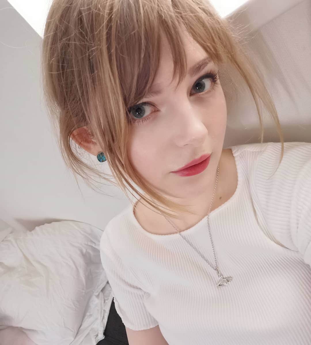 Ella Freyaのインスタグラム：「Posted by request ✨✨✨」