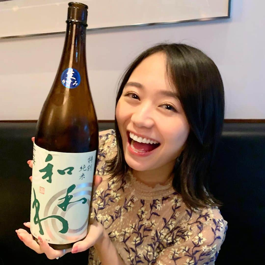 緑川静香さんのインスタグラム写真 - (緑川静香Instagram)「【しーたん日本酒録】  古屋酒造店@長野 和和和 特別純米 ひとごこち  優しい甘みと酸に包まれる食中酒。  雨上がり、雲ひとつない快晴の空を見上げると自然と笑顔になっちゃうよね、わわわわぁ〜って。  #しーたん日本酒録 #唎酒師 #日本酒 #日本酒女子 #古屋酒造店 #長野 #和和和 #特別純米 #ひとごこち #sake #japanesesake #sakestagram  #일본술  #全てが柔らかい #優しい #こんな穏やかな人になりたいね #すっかり寒くなりましたので #皆様暖かくしてね」11月14日 10時27分 - midorikawa_shizuka