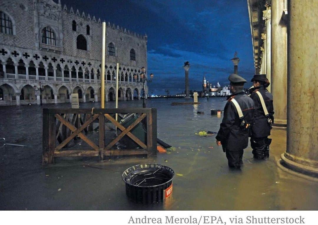 ダイアン・クルーガーさんのインスタグラム写真 - (ダイアン・クルーガーInstagram)「Even though this is just the beginning it feels like the end #globalwarmingisreal #Venice」11月14日 10時33分 - dianekruger