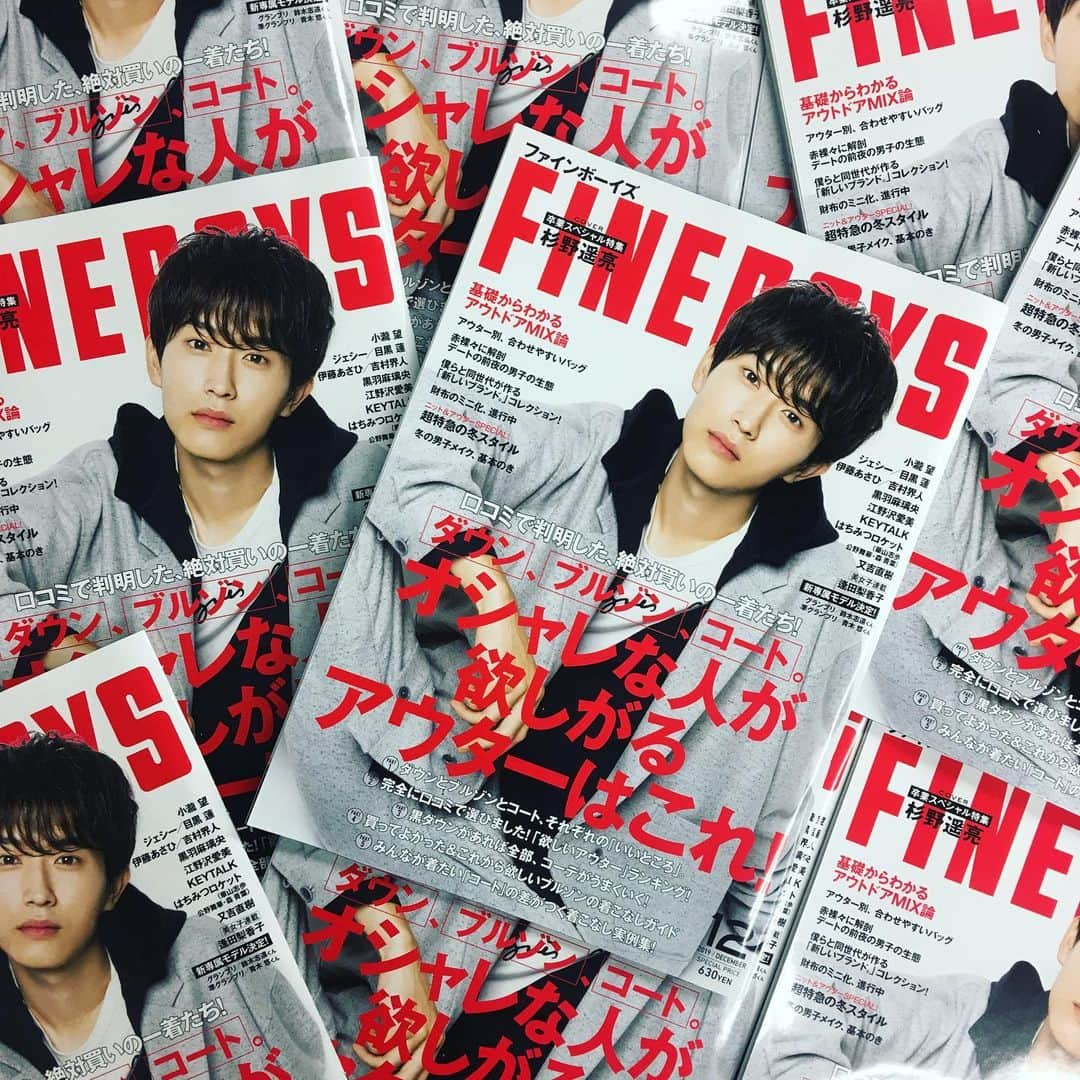 FINEBOYSさんのインスタグラム写真 - (FINEBOYSInstagram)「FINEBOYS12月号、好評発売中です。 ダウン、ブルゾン、コートなど、今すぐ着たいアウターの中から口コミで人気のモノ集めました！ 表紙は専属モデル #杉野遥亮 ！ この号でついに卒業です。4年の歴史を振り返る1万字インタビューは必見！  #FINEBOYS #ファインボーイズ  #小瀧望 #ジェシー #目黒蓮 #伊藤あさひ #吉村界人 #黒羽麻璃央 #江野沢愛美 #KEYTALK #はちみつロケット #又吉直樹 #逢田梨香子  #専属モデル #卒業 #アウターコーデ #ダウンジャケット #ブルゾン #コート #冬コーディネート #冬コーデ #メンズファッション #メンズコーデ #fineboysmagazine」11月14日 10時33分 - fineboys_jp