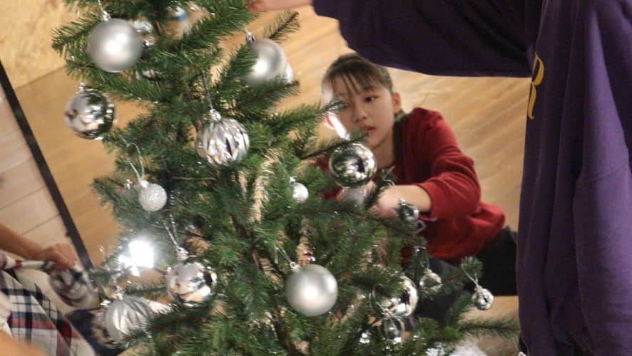 ANNA さんのインスタグラム写真 - (ANNA Instagram)「今日はREP本校でワークショップをさせて頂きました❤️・ 来てくれたみんなありがとう✨楽しんでもらえたかなぁ？☺️・ ・  次回は再来週、11/27(水)18:00〜19:15に開催します✨・ ・ 一緒にクリスマスツリーを飾らせてもらって楽しかった〜🎄・ ・ ・ #rep #dance #daddyyankee #concalma #katyperry」11月14日 1時39分 - anna_flare