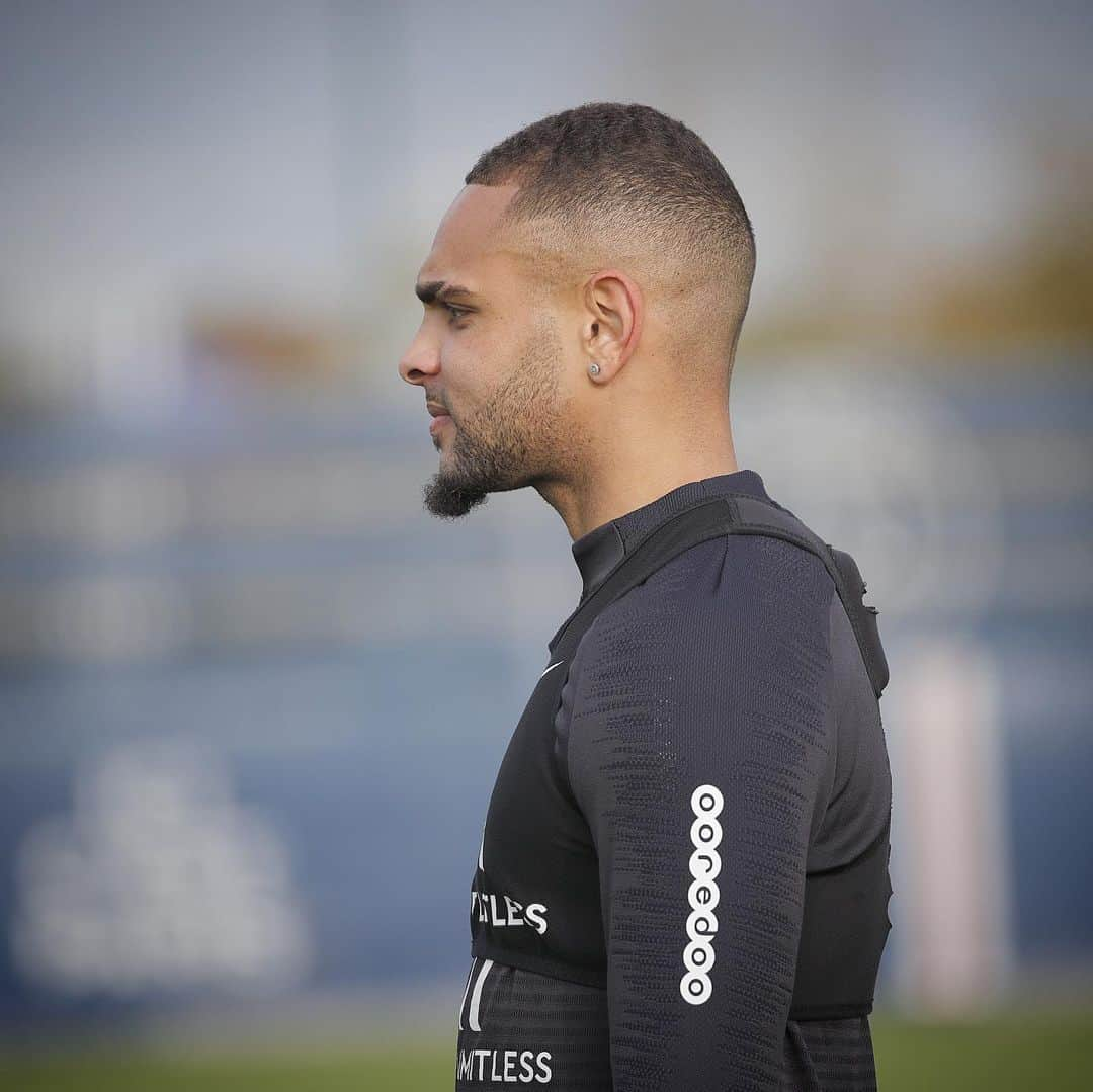 ライヴィン・クルザワさんのインスタグラム写真 - (ライヴィン・クルザワInstagram)「Training ⚽️」11月14日 1時40分 - kurzawa