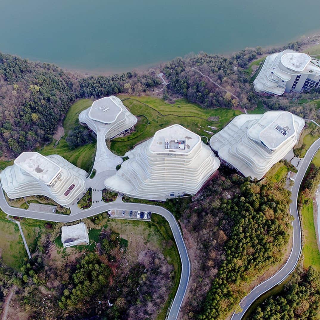 TED Talksのインスタグラム：「If you think these buildings look like they blend in with nature, you’re right. They were designed that way. Architect Ma Yansong took the shapes, geometries, and contour lines from the nearby mountains and used those metrics to create this residential complex in China. Each building has a different shape, size, and height so that they look like a true extension of their environment. When Ma first visited this site, he felt like the land was too beautiful to build on. But he knew if he didn’t take on the project, someone else would come in and build standard urban towers, so he embraced the challenge. He specializes in creating architecture inspired by the surrounding environment, and his work is truly captivating. Visit the link in our bio to see more.  Photo courtesy of Ma Yansong.」