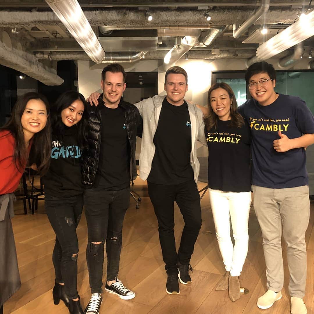 バスのインスタグラム：「What a fantastic team! . Thank you guys, for all of your help in making the event possible! . #arigatou #fanmeeting #TwoGaijinTokyo #twogaijin #cambly #themillenialsshibuya」