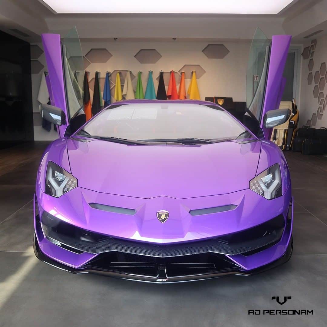 ランボルギーニのインスタグラム：「On the road to becoming even more personal and extraordinary, thanks to Lamborghini’s Ad Personam program.The Viola Pasifae Body Paint on this Aventador SVJ complements its already sporty demeanour. Lamborghini Lover, how would you like to customize it?  #Lamborghini #AventadorSVJ #AdPersonam #MakeItUnique」