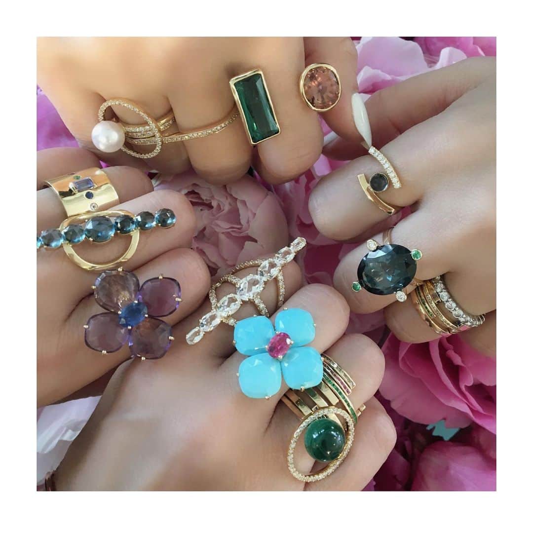 HiRAO INCのインスタグラム：「. SURYA  佐々木敬子ちゃんがディレクションするジュエリーブランドSURYAの、初のISETAN POP UP STOREが19日まで開催中。  ゴロンとした石たち 全部欲しい、、、 @lights_of_surya  #lightsofsurya」