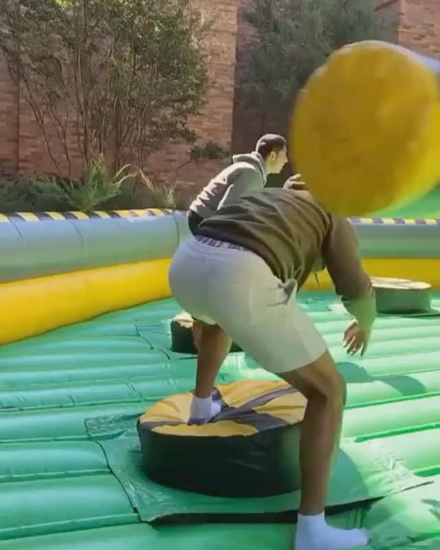 The Best From Vineのインスタグラム：「Everything was going well until... it wasn’t! 😂 . Follow @bestofbviral for more amazing videos! . #fun #fail #awesome #funny #challenge #comdy #bviral」