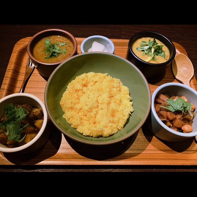 門前亜里のインスタグラム：「11/13 今日のお昼は歩いてて偶々通りかかった #ハブモアカレー っていうお店に寄ってご飯食べたんだけど、またすぐ食べに行きたい…めちゃくちゃ中毒性ある味だったな~  メニューって季節毎に変わるのかな、週替わりとかなのかな、教えてカレーに詳しい方 ( ◜_◝ )/~~~ (ほぼ名指し)」