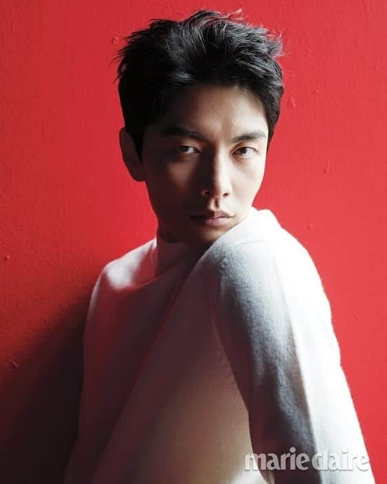 Just a girlさんのインスタグラム写真 - (Just a girlInstagram)「MARIE CLAIRE KOREA 2019 OCTOBER LEE MIN-KI @xgo_odx 💛 ⚡STYLING BY KANG YI-SEU . . . . . #이민기 #LeeMinKi#koreanboy#맞팔 #셀스타그램 #셀카 #얼스타그램 #데일리 #선팔 #인스타그램  #l4l #f4f  #like4like #ootd  #おしゃれ #オシャレ #いいね返し #フォロー #韓国人 #韓国 #セルカ #自撮り #ファッション #フォロー」11月14日 2時35分 - cecithegirl