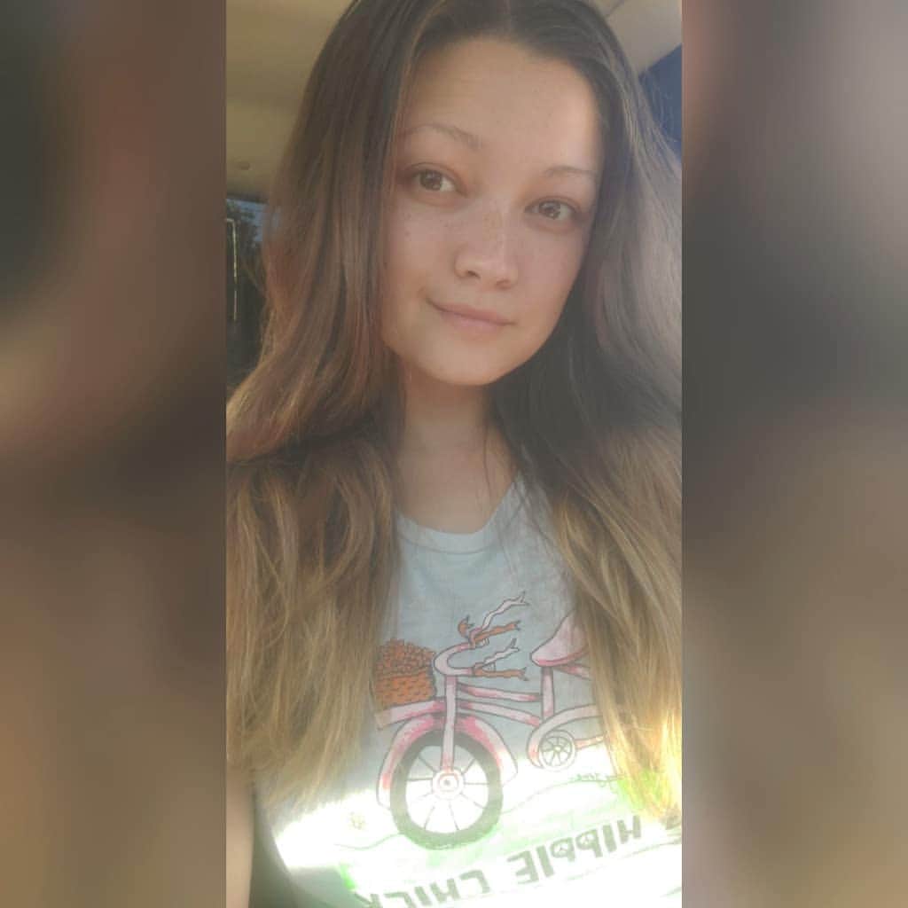 Chelsie Arynのインスタグラム：「🌻」