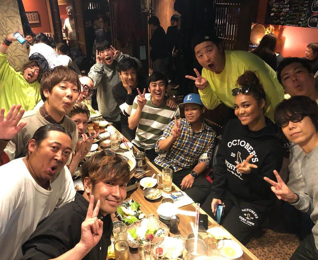 平井俊輔さんのインスタグラム写真 - (平井俊輔Instagram)「騒がせて頂くありがたさ。 #APOLLOAMATEURNIGHT2019 #決勝ラウンド #大阪 #TTホール 1000組以上のパフォーマーの応募の中、 東京、大阪と予選を行い計4回。 上位3組が決勝ラウンドへ。 12組のパフォーマーが優勝賞金100万円と本場NYのAPOLLOシアター出場権をかけて本日最高のLiveが先ほど終わりました。 優勝！ #5446thAve さん 特別賞 #Wakasa さん おめでとうございます！ NYブチ上げてきて下さい！！ 楽しみにしてます。 どりあんずはセットアップマンとして予選から来場されてるお客様のボリテージをMAX以上にする為ブチ上げさせてもらいました。 最終的にはスタンディングまでありがとうございました🤙 僕らの前にEXITがセットアップに。 久々りんたろーと。 PARTY HALL以来。 あの頃と変わらず、 バイブスアガリケリ。 優勝は逃したが、同郷の#fumika さんも本当良かったです。 やはり決勝。出場したパフォーマーは全員バリヤバかった💦 そして本当このステージは個人的に肌がバリ合うステージでした。ここに立たせて頂き楽しませて頂いた事に感謝です。 ありがとうございました。 来年もよろしくお願いします！  場所は大阪。 ランチに、#自由軒　 カレーが名物だが今日は、 #チキンライスを。 #うーまい 間違いなし。 是非生で見た事ない方々は是非空気楽しみに来て下さいね！ また来年お会いしましょう！  打ち上げ楽し過ぎる。 今日は酔わせて頂きますねー！」11月14日 2時51分 - bobuhirai0311