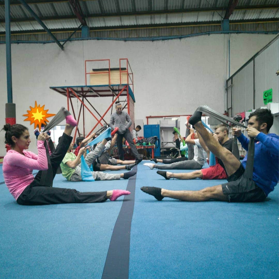 イヴァン・ガルシアのインスタグラム：「Una de las partes importantes en esta preparación es la clase de flexibilidad.. Que tengan bonito miércoles #equipounido 📸 :@tfjorgers」