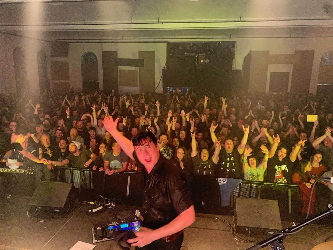 Jimmy Eat Worldさんのインスタグラム写真 - (Jimmy Eat WorldInstagram)「Harrisburg was so awesome last night. First show there that we can remember. Tonight Burlington!! Let’s party.」11月14日 3時38分 - jimmyeatworld