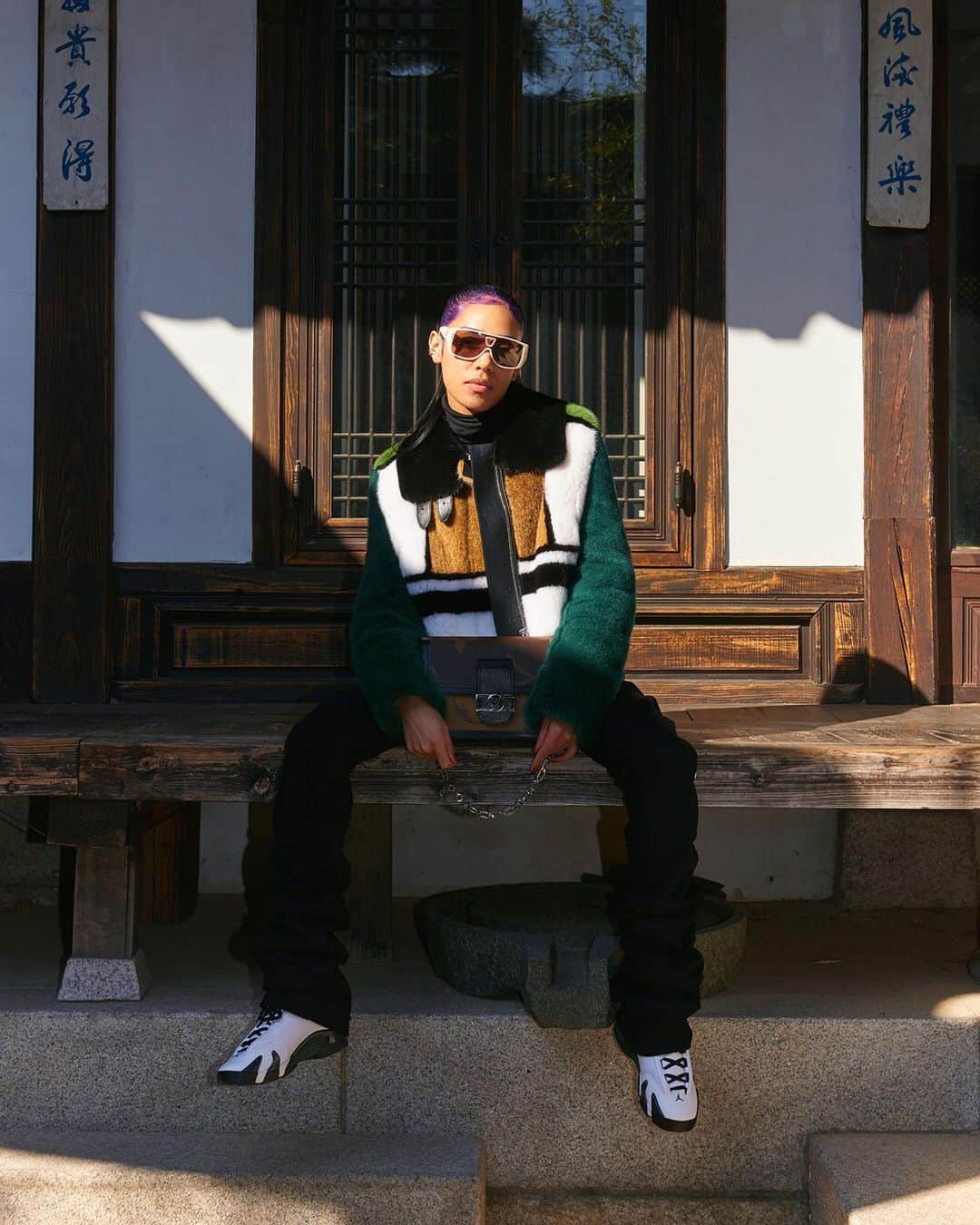 HYPEBEASTさんのインスタグラム写真 - (HYPEBEASTInstagram)「@hypebeaststyle: "Each shoe tells a story about who I am." In between her ongoing @jumpman23 collaboration and a demanding career as a stylist and model, @alealimay keeps a busy schedule. For our latest edition of HYPEBEAST Streetsnaps, we caught up with Aleali to discuss how streetwear and high-end fashion both coexist within her personal style, career growth, love of @louisvuitton, and her all-time favorite Jordan Brand models. Head to our bio link to check out the full feature.⁠⠀ Photo: Seunghoon Jeong/@hypebeastkr」11月14日 3時47分 - hypebeast