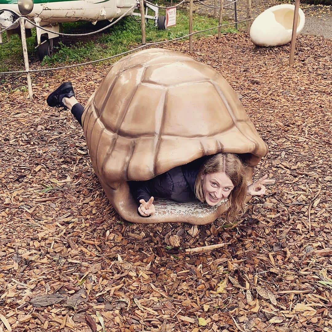Patrycja WYCISZKIEWICZさんのインスタグラム写真 - (Patrycja WYCISZKIEWICZInstagram)「To uczycie gdy możesz stać się żółwiem! 🐢 #turtle #slow #shell #ninjaturtle #zoo #biopark #rome #sillyme #likeakid」11月14日 3時47分 - patrycjawyciszkiewicz