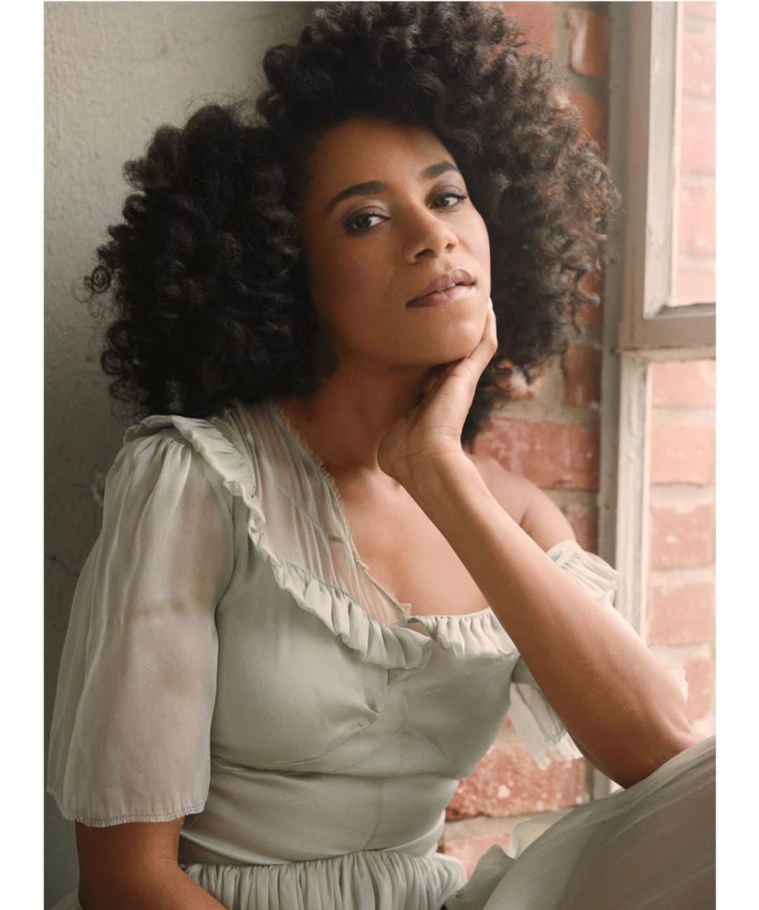 Kelly McCrearyさんのインスタグラム写真 - (Kelly McCrearyInstagram)「New interview alert 🚨! Thank you @capitolfilemag and LA Confidential mag for the chat. Check my story for link. LOVED this shoot with @GrayHamner: hair by @marjthestylist (in our very first project together ❤️❤️❤️) , makeup by @kerrieurban, styled by Rene Peterson and Sydney Lewis.」11月14日 3時52分 - seekellymccreary
