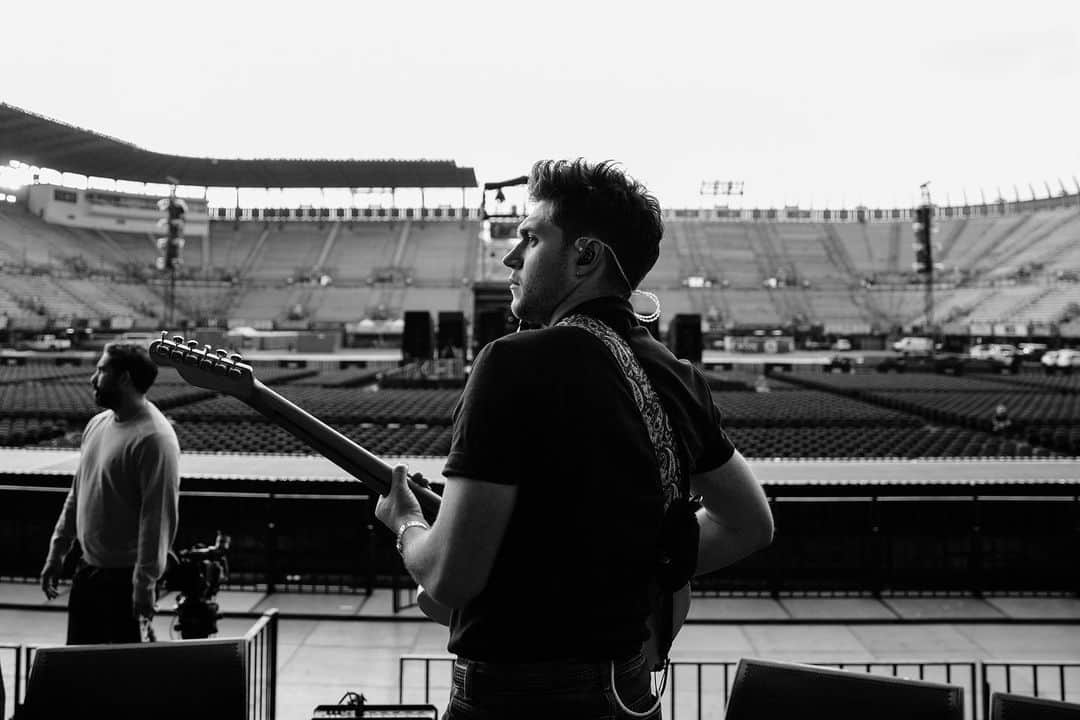ナイル・ホーランのインスタグラム：「Ready for tonight in Mexico City 🇲🇽! 📸 @christiantierney」
