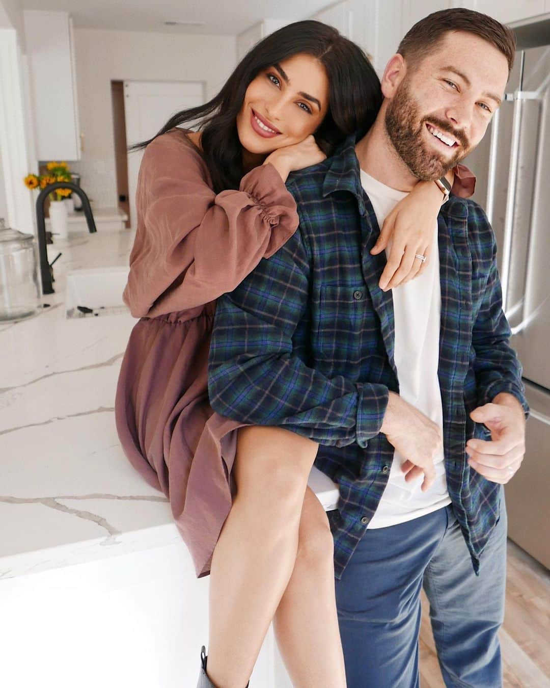 Sazan Hendrixさんのインスタグラム写真 - (Sazan HendrixInstagram)「I depend on this guy a LOT and don't know what I would do without him ❤️ the perfect mix of dependability and desirability, just like @maytag #ad Dependability never looked so good - Swipe to see our sexy pose faces 😂 celebrating the brand’s #SexiestApplianceAlive #SexiestManAlive 👏🏼」11月14日 4時04分 - sazan