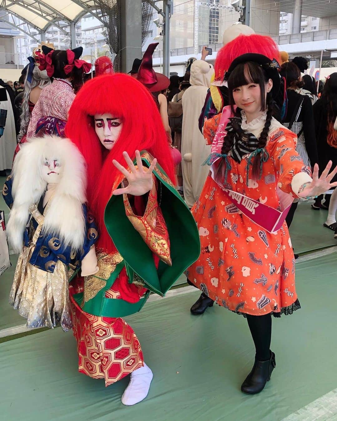 RinRinさんのインスタグラム写真 - (RinRinInstagram)「Some of the amazing costumes at Kawasaki Halloween event where I was one of the judges~ 🥰 今年カワハロで審査員として参加してました〜ステキなコスチュームいっぱい！すごく楽しかった〜🥰 . . Wearing: #angelicpretty . . 👉🏻 #rinrinhalloween . . #rinrindoll #halloween #halloween2019 #japanhalloween #カワハロ #ハロウィン #kawasaki #川崎」11月14日 4時53分 - rinrindoll