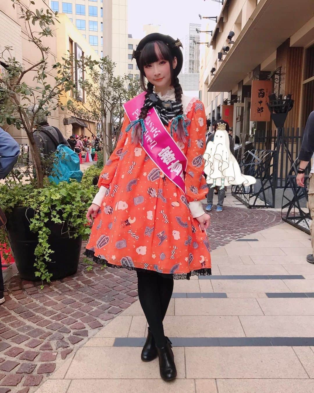 RinRinさんのインスタグラム写真 - (RinRinInstagram)「Some of the amazing costumes at Kawasaki Halloween event where I was one of the judges~ 🥰 今年カワハロで審査員として参加してました〜ステキなコスチュームいっぱい！すごく楽しかった〜🥰 . . Wearing: #angelicpretty . . 👉🏻 #rinrinhalloween . . #rinrindoll #halloween #halloween2019 #japanhalloween #カワハロ #ハロウィン #kawasaki #川崎」11月14日 4時53分 - rinrindoll