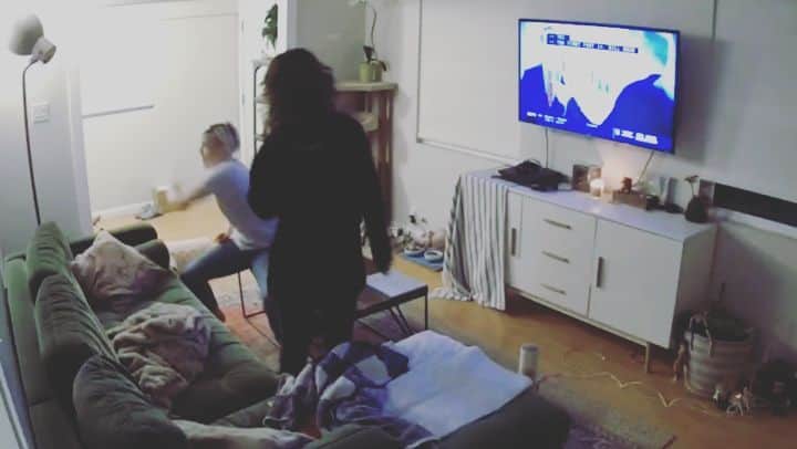 ハナー・ハートのインスタグラム：「singing musicals in the living room with football on mute #favoritefeelings」