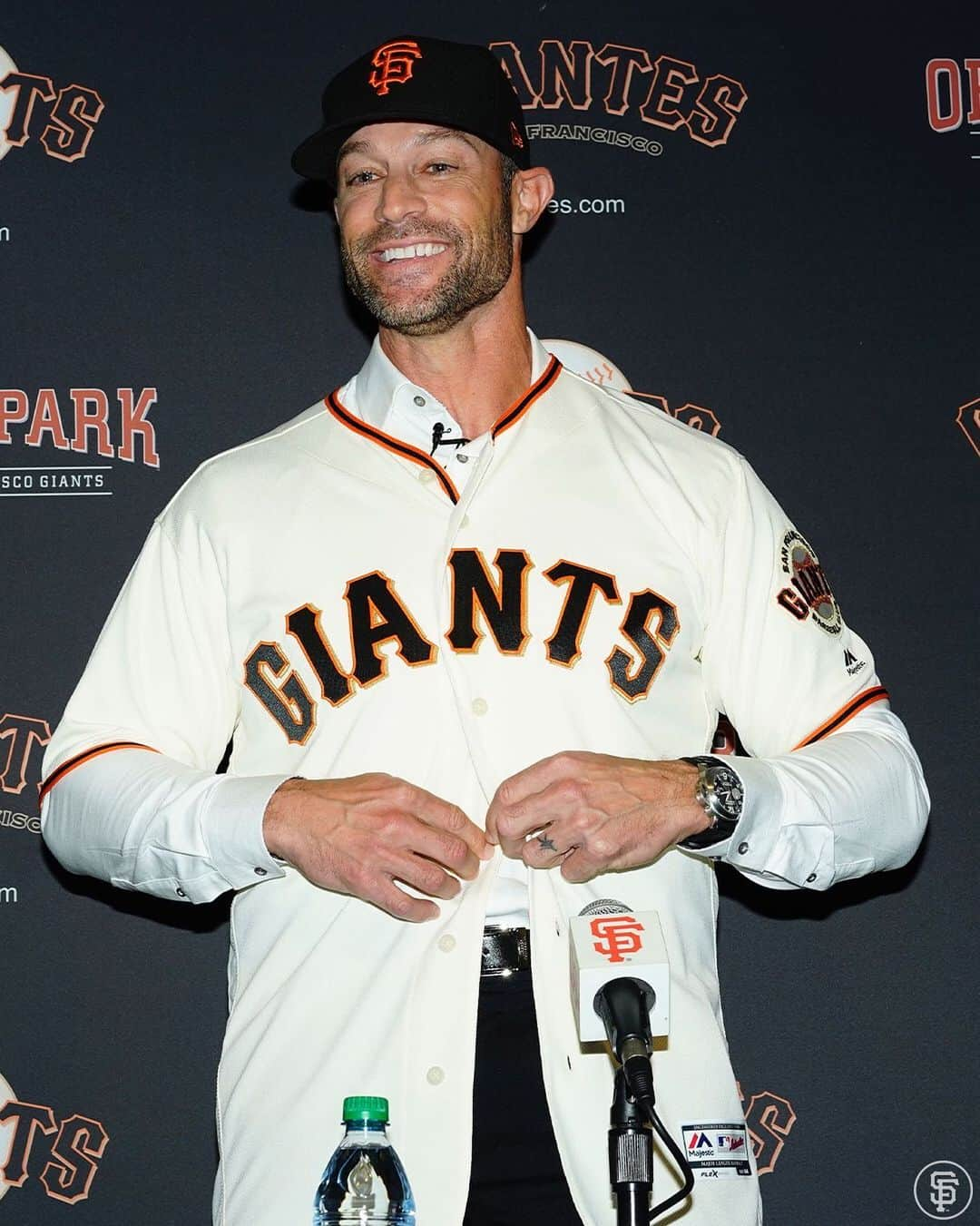 サンフランシスコ・ジャイアンツさんのインスタグラム写真 - (サンフランシスコ・ジャイアンツInstagram)「Looking good in the orange and black, Gabe Kapler! 👌 #SFGiants」11月14日 5時22分 - sfgiants