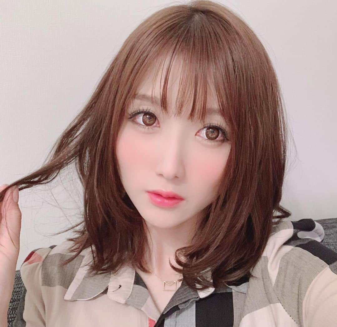 大槻ひびきさんのインスタグラム写真 - (大槻ひびきInstagram)「思いっきり髪切りました🥰 子供の頃からずっとロングだったから こんなに短いのは 20年ぶりくらい😳w #japan #hair #hairstyle  #hairchange  #hairarrange」11月14日 5時44分 - yanhibi0221