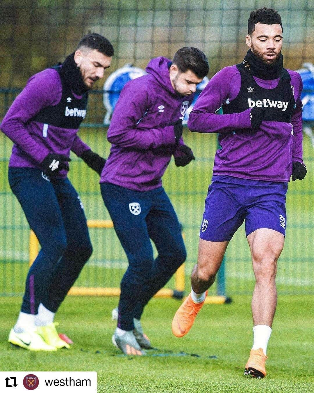 プレミアリーグさんのインスタグラム写真 - (プレミアリーグInstagram)「The hard work never stops 💪⁣ ⁣ #repost | @westham」11月14日 5時57分 - premierleague