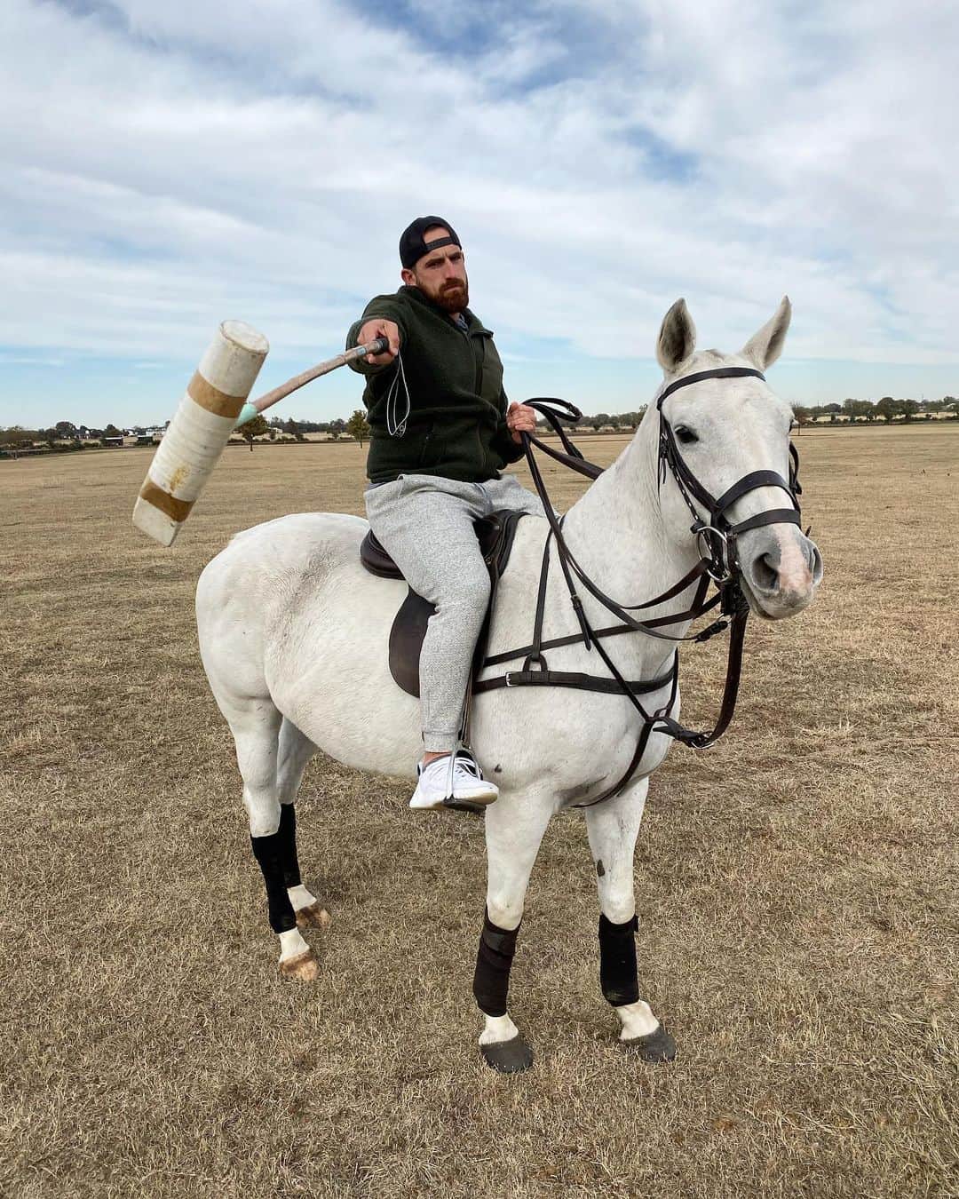 Dude Perfectさんのインスタグラム写真 - (Dude PerfectInstagram)「DOUBLE TAP if you like horses then COMMENT PREDICTIONS! || Vid coming DEC. 2nd! 🐎」11月14日 6時15分 - dudeperfect